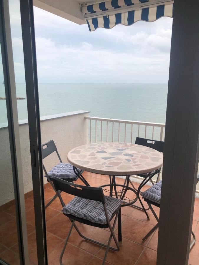 Apartamento En Primera Linea De Mar Sant Carlos de la Ràpita Екстериор снимка