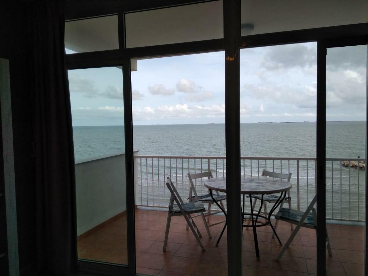 Apartamento En Primera Linea De Mar Sant Carlos de la Ràpita Екстериор снимка